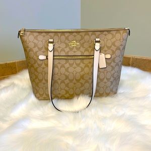 Coach Gallery Tote Light Khaki/ Chalk
